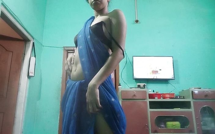 Desi Girl Fun: Desi ragazza in sari molto calda