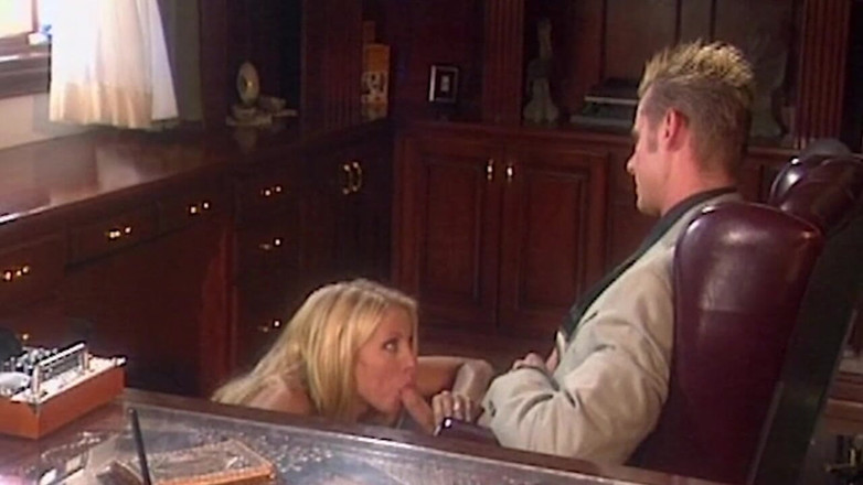 XXXEROTICONLY: Блондинка красуня в екстазі: фут фетиш і інтенсивна оральна дія