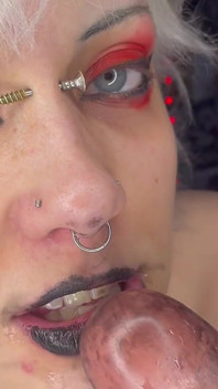 Avsugning Pojkvän födelsedag slarvig deepthroat läppstift spotta
