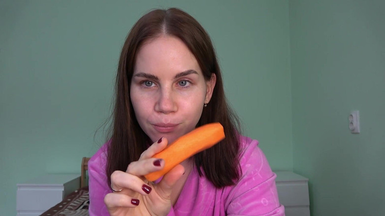 Anna Sky: Sexy Zrzka Anna Kouří a Dostane Výstřik