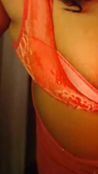 seksi larki bra bare stan nippal chudaee dikhaati hai.