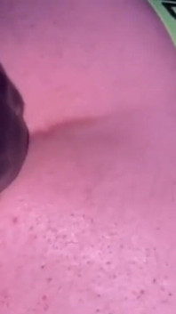 Tyłek szeroko otwarty z 2.kutas i dildo