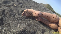 Nylondelux: Collant a pois sulla spiaggia