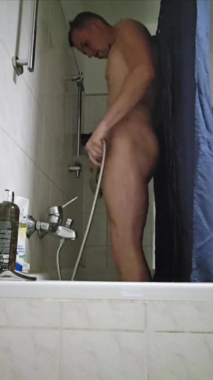 Chris_snoopy_91: Showering and a in the Evening