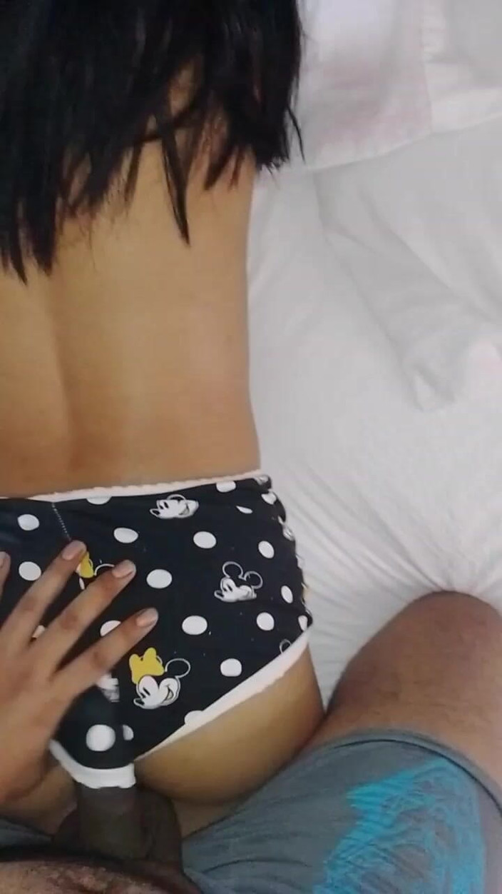 Skinnydanie21: मैं अपनी पतली सौतेली बहन को हॉट और लंड के लिए उत्सुक बनाता हूं