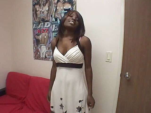 Fuck me Hard: Gagică sexy negresă cu cur sexy suge pula și se fute în...