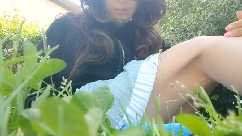 savannahamatoriale: So obscene! She burps and pees without panty in a...