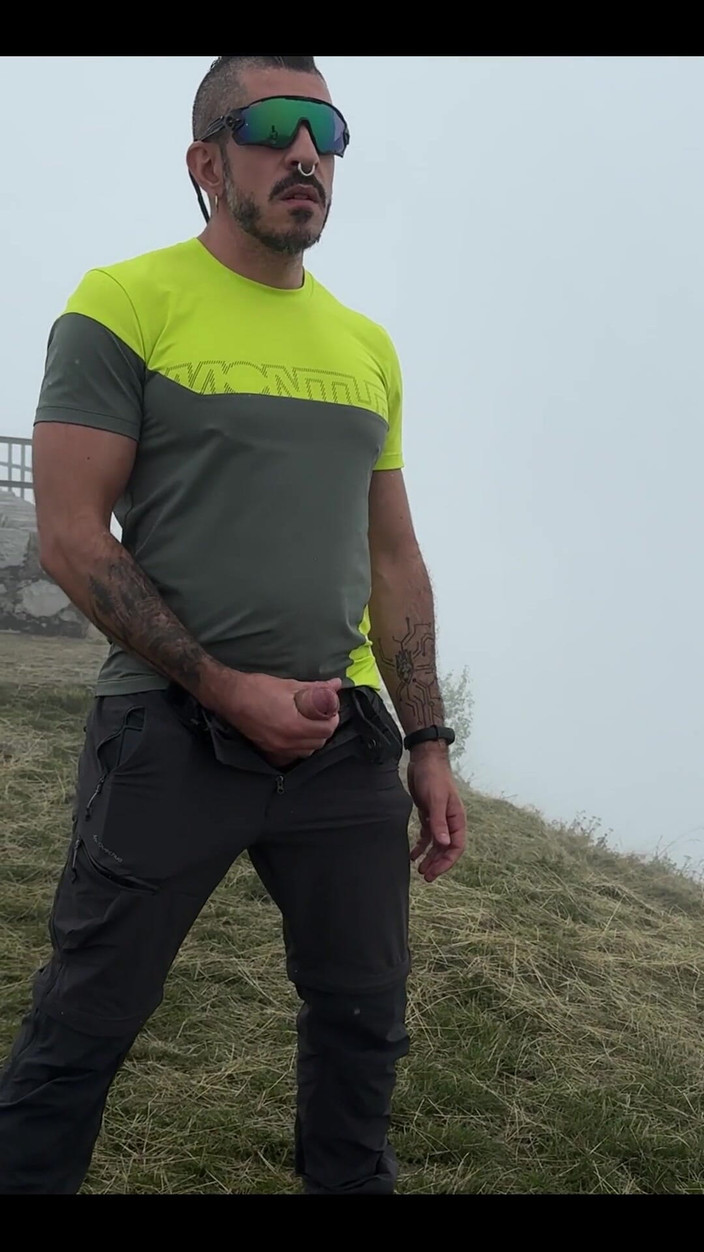 Max Xedephiro: Dopo una lunga escursione, ho trovato il posto perfetto per...