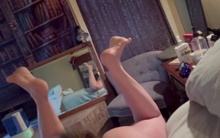 Bonewizzard69: Adorável esposa Bonemaiden mexe seus dedos e golpes e chupa...