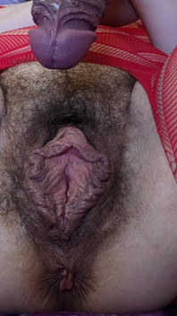 Troia a rete JOI - accarezzo quando mi scopo la mia grassa figa pelosa: Più veloce, stop, sperma con me