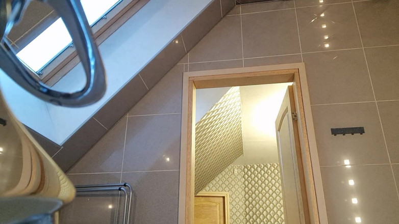 Faith Eros: Adora la mia acne mentre mi lavo i denti - ignora