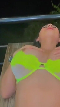Il corpo simile a una bambola chiede di essere usato - jenifer gioca