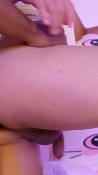 La grosse bite noire de ma coloc m’a utilisé sans capote jusqu’à ce que j’en prenne la dernière goutte