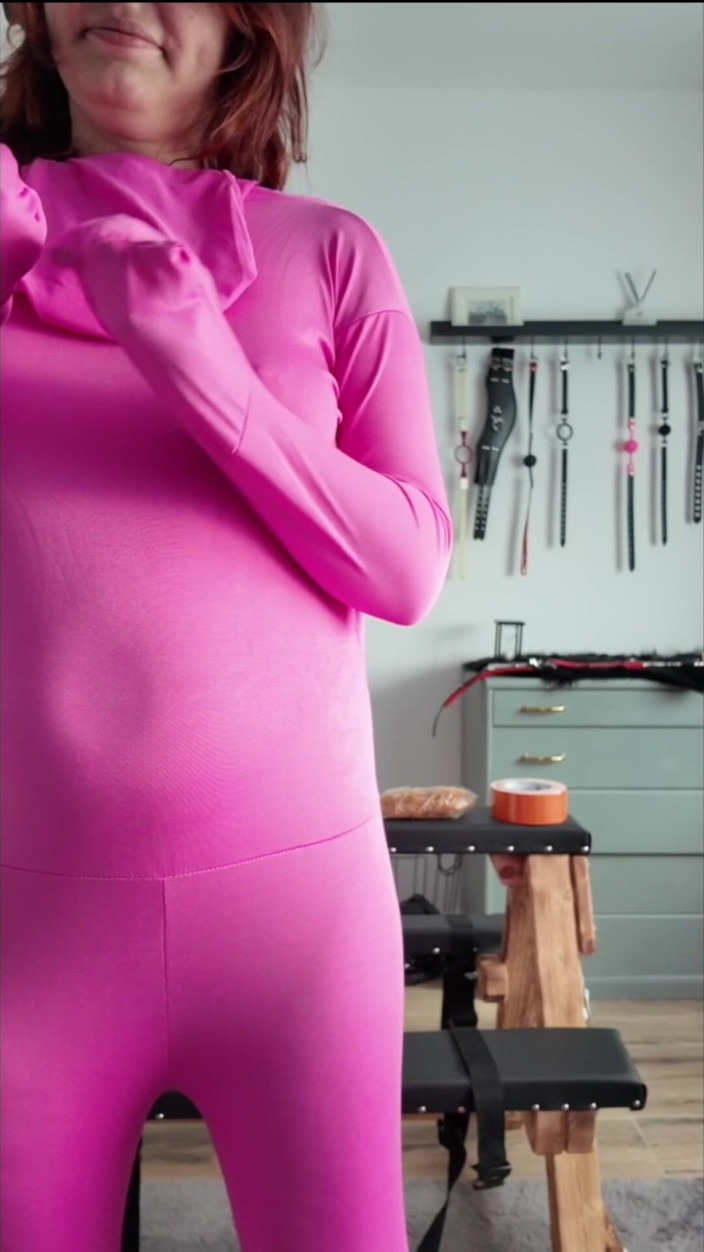 Elena917: Bondage na gaiola, orgasmos de palmada, camadas zentai