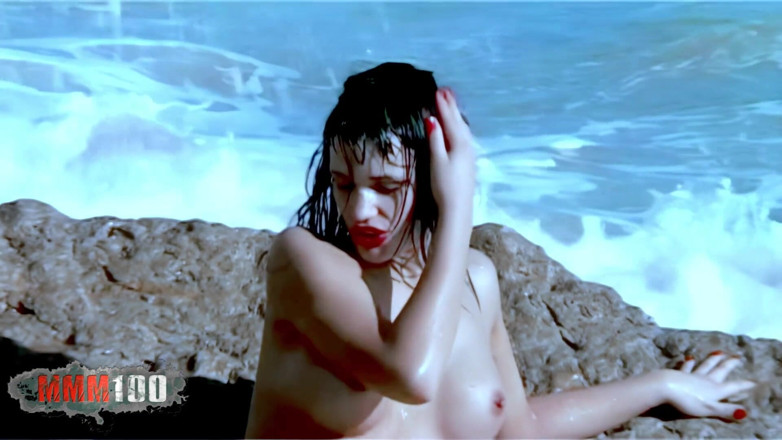 MMM100: Nina Roberts: Neuvěřitelná Nina Robets se svléká v moři