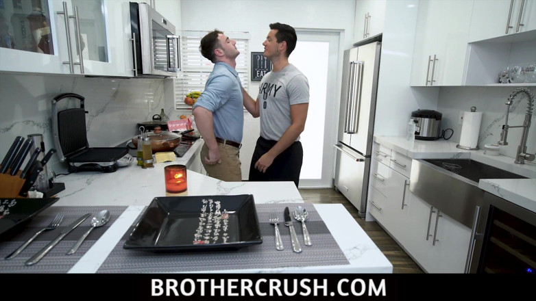 Brother Crush: Military guy Ryan Pitt gives stepbro a sloppy blowjob