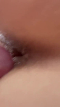 办公室女孩给了一个特殊的口交，然后我决定低头看她的腿