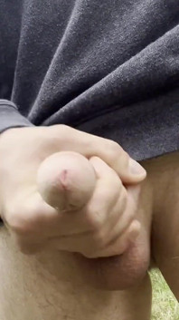 Náctiletý chlapec chodí nahý přírodou pro gay tátu velký péro punčocháče ukazování Cut kalhoty část 2