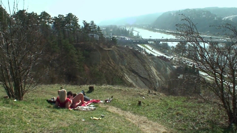 Erotic Pleasure: Un couple baise dans la nature
