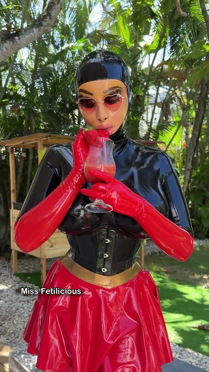 Miss_Fetilicious: Wearing Full Latex in the Caribbean Heat Can Be Very...