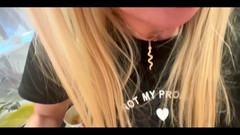 Crazywifeslut: Просто швидкий секс на кухні з мокрою пиздою, з якої капає