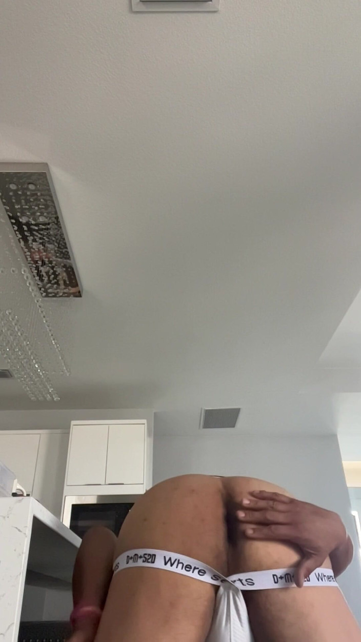 Joey Estrada: Buraco com fome do papai