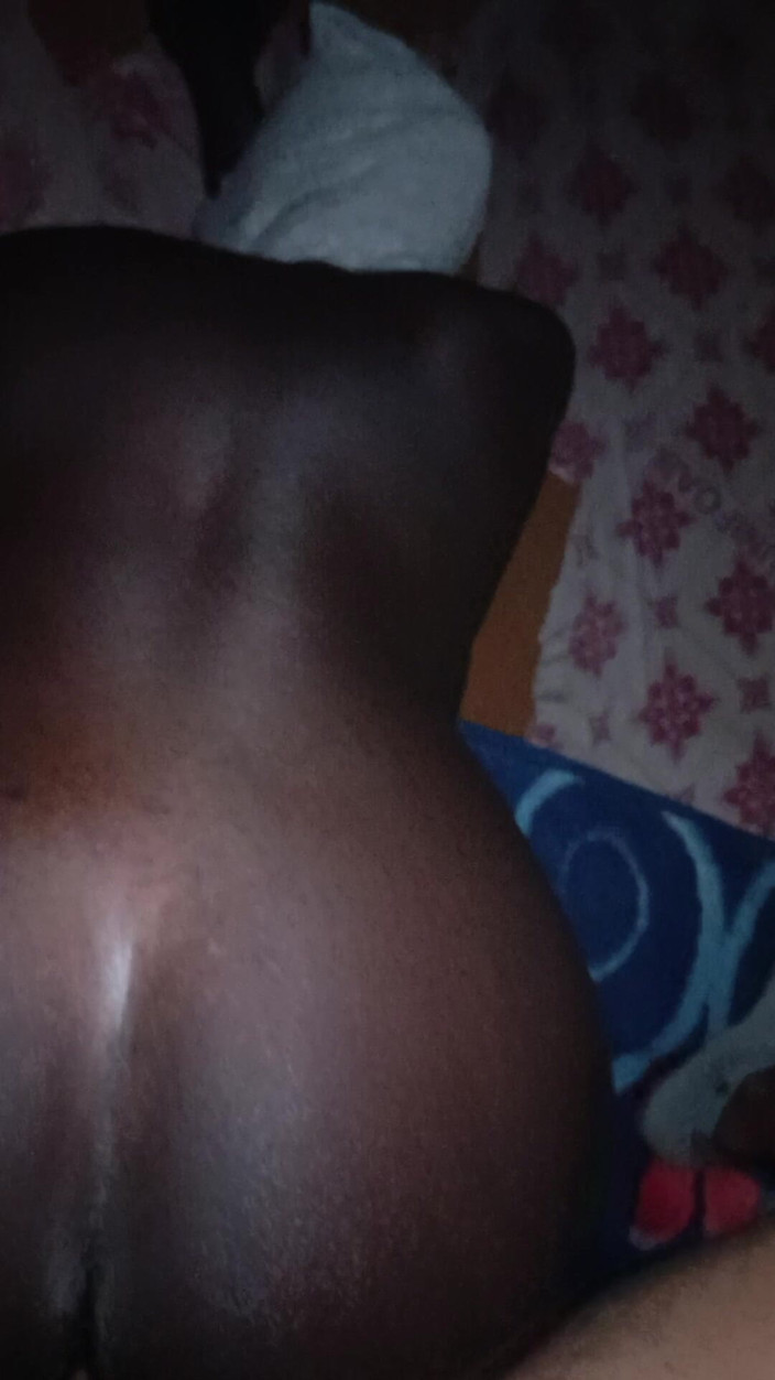 Yansh Fans: 자지를 사랑하는 Ma Ebony