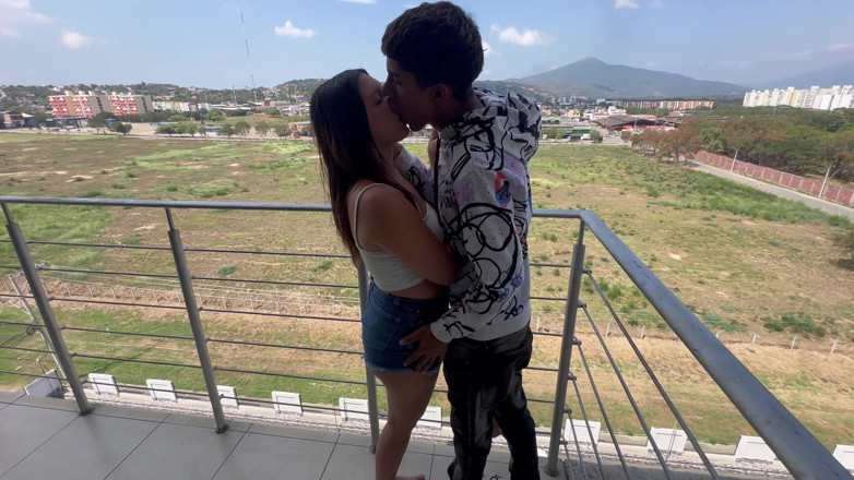 Brianasexx: Adik tiri saya melakukan Tarreas dan saya tiba dan bercakap...