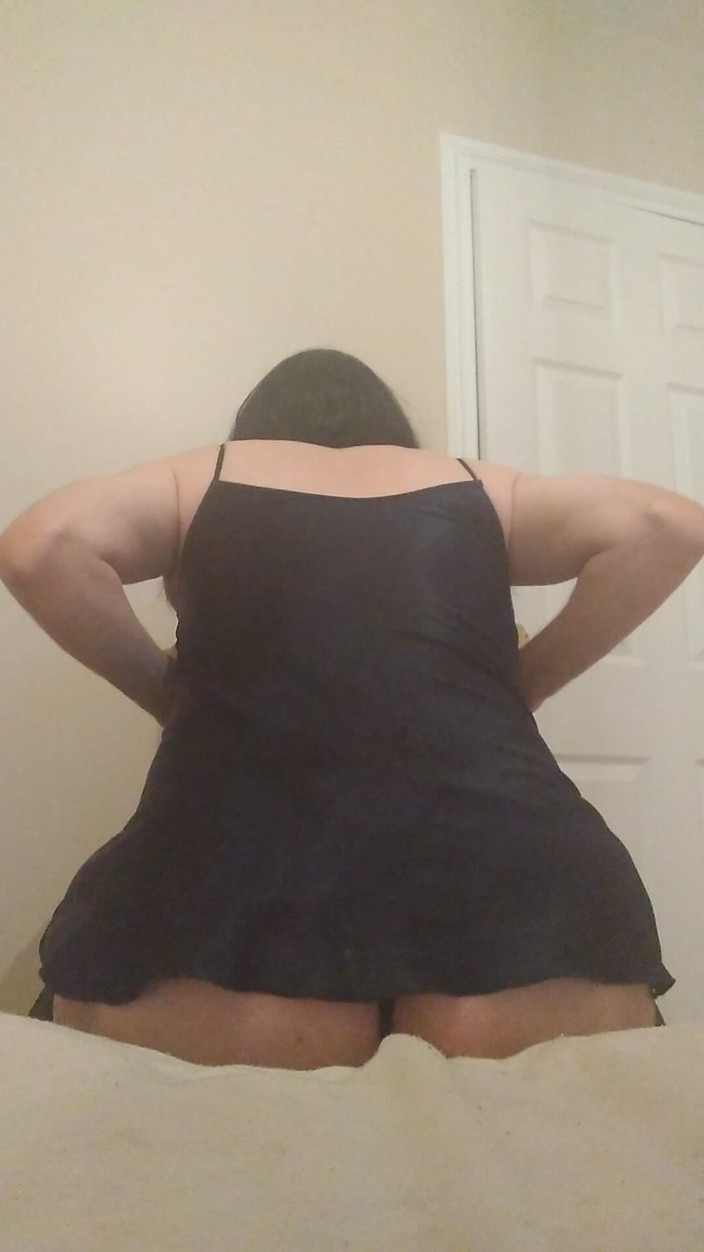 Cindy Belfast: हॉट उत्तेजित Sissy cindy डिल्डो को चोदती है