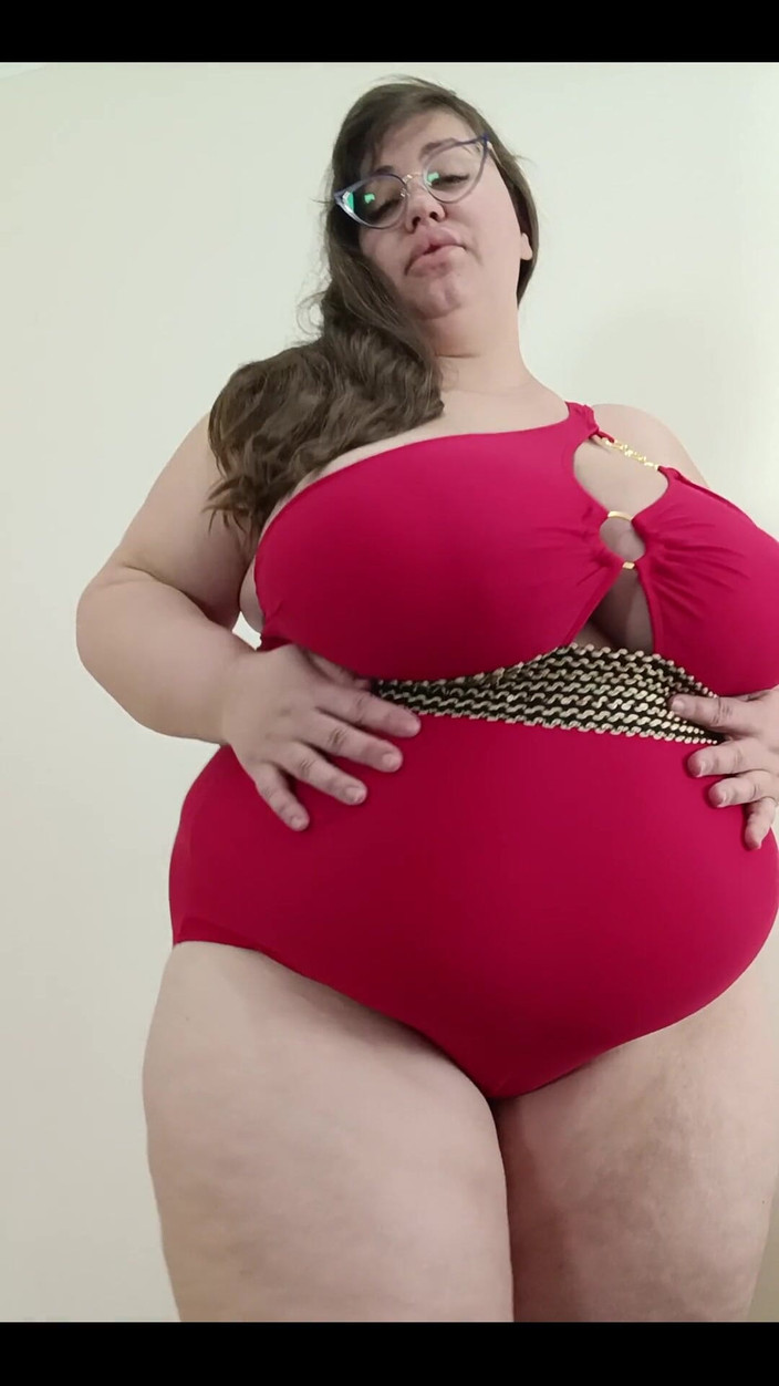 Nina Doll: Nuovo costume da bagno rosso