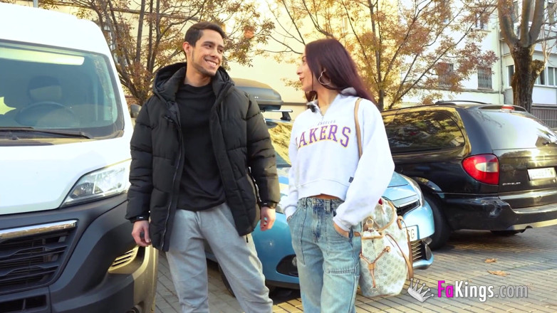 FAKings: Sofia dolce segreta scopa gli amici con cazzi enormi