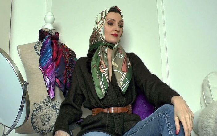 Lady Victoria Valente: Cashmere Jacket e Silk Scarves Styling