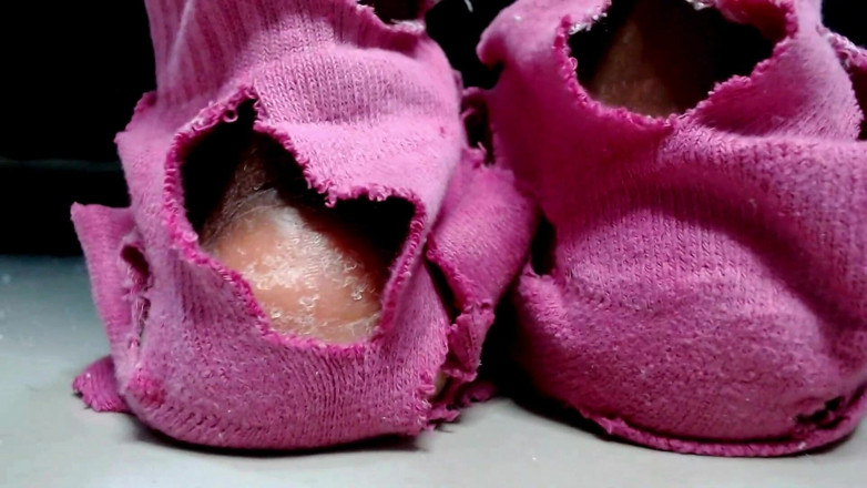 Maeling: Orgasme Nike sneakers vernietigen voetengroei - Hulk voeten, transformatiefetisj, groeifetisj