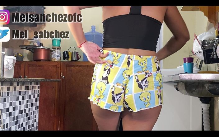 Mel Sanchez: Madrastra estaba limpiando la cocina cuando fue interrumpida por su...