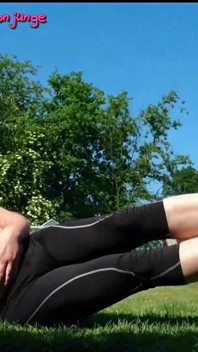 Sportliches Barfu im Garten