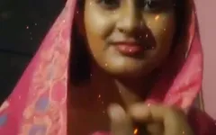 Evli kadın ve kocası geceleri bangla konuşurken aşırı seks yapıyor