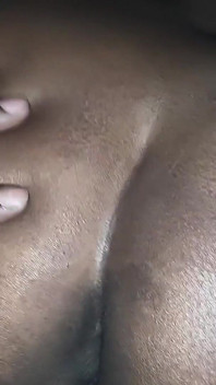 デシのバージン大学生の痛みを伴うセックスが大きな喘ぎ声をあげている