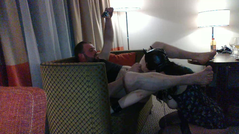 Toilet Mommy: Просто використовуйте їх горло, а потім кінчайте їм на обличчя