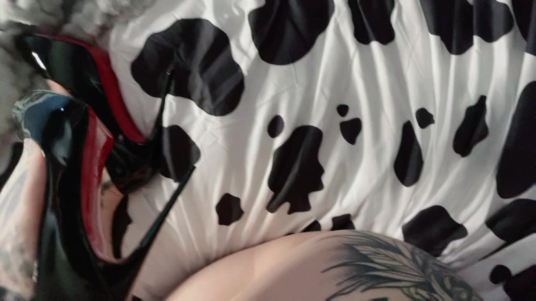 Miss Valentina: Pizdă și Louboutins