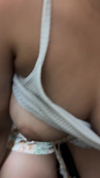 Chị kế lớn tuổi