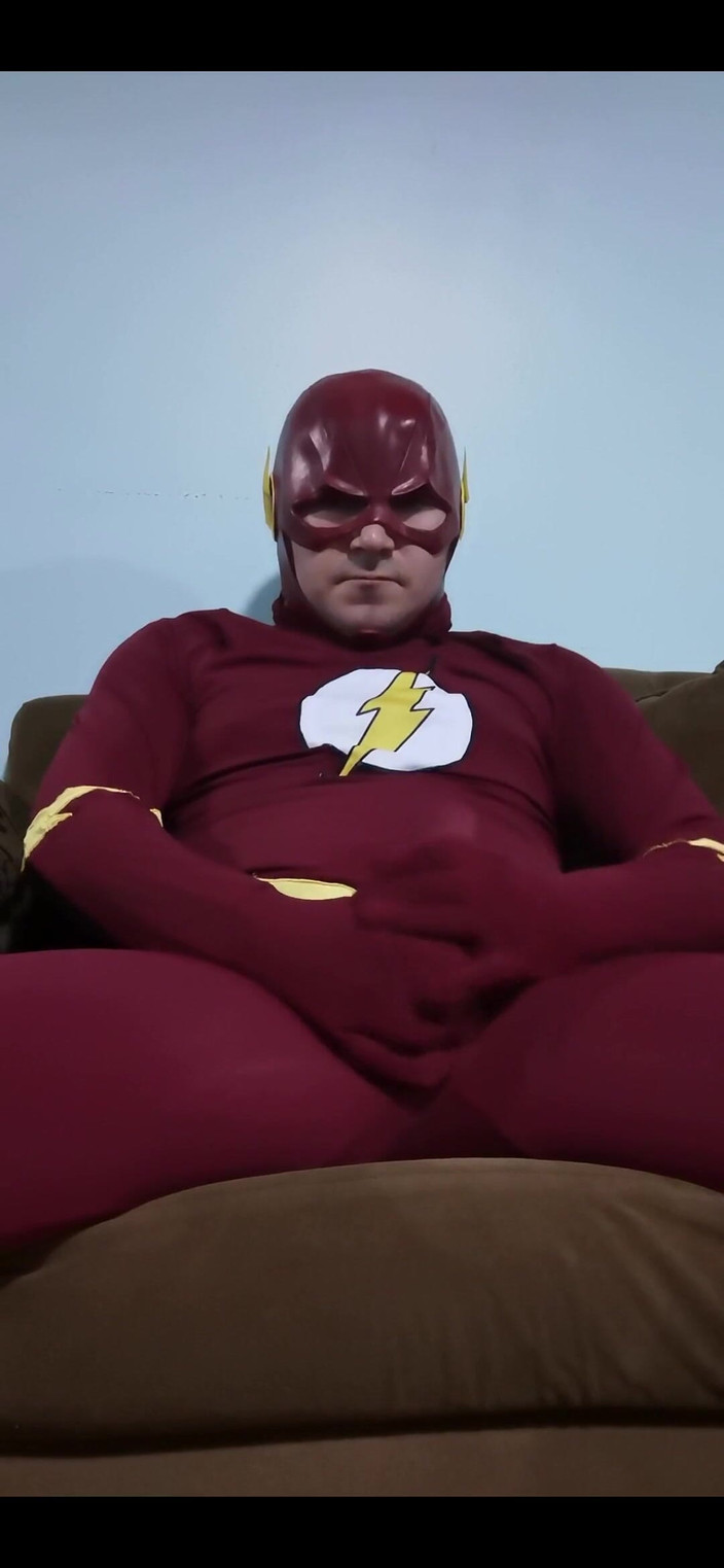 Rokkuman: Flash cosplay mastürbasyon yapıyor