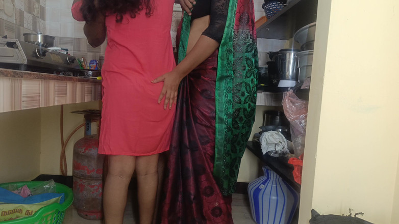 Palani69: La vicina batchelor si gode il trio con donne sposate...