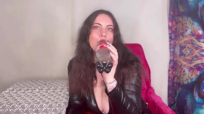 MissFFW: Міс дві жінки й чоловік насолоджуються п'яним напоєм і трахом