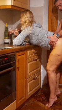 Blonde ehefrau, sex in einer küche