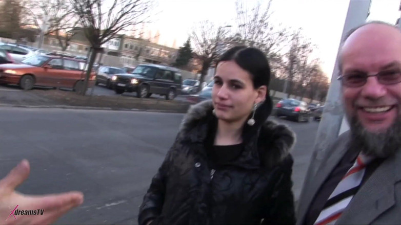 XdreamsTV: U mě doma - vyzvednutí amatérky na autobusové zastávce