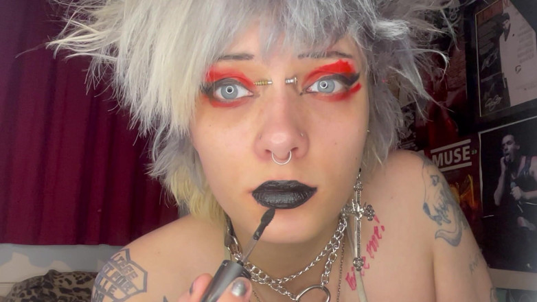 Glitterqueen1999: Fetish gincu melancap galakkan taboo hitam gincu hitam bercakap kotor...