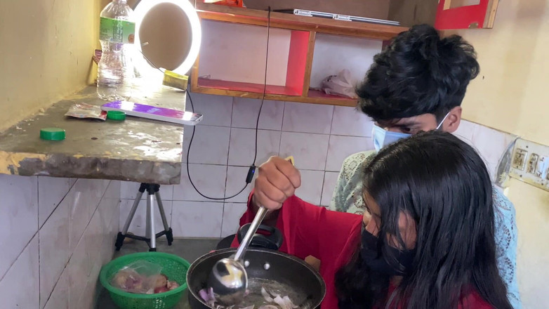 Indian Teen Girl's: 남편 친구에게 따먹히는 발정난 인도 바비