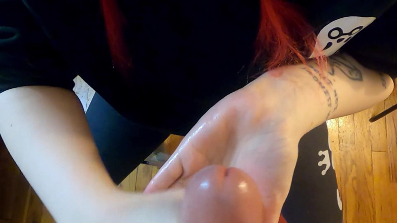 lilredvelvettt: Pipe féminine en POV