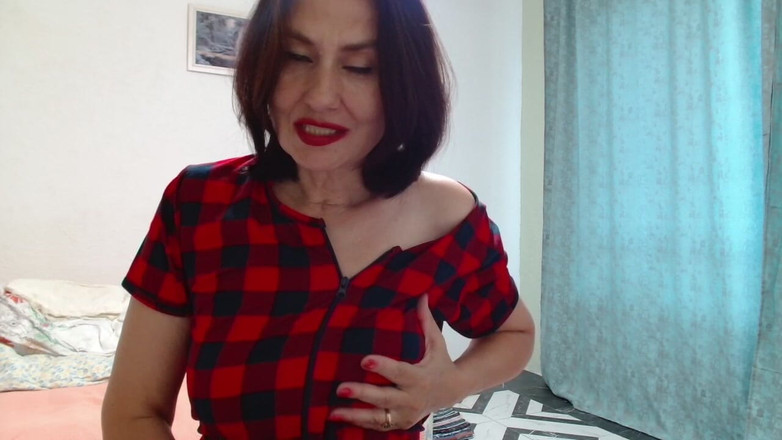 ANGELA_LADY: Une MILF se fait toucher doucement les seins et gémir...