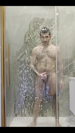 Max Xedephiro: Cine vrea să mi se alăture la duș?